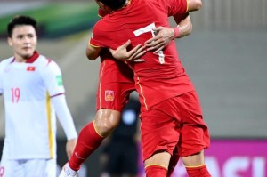 王燊超：两次助攻武磊 是从小一起踢球积累的默契