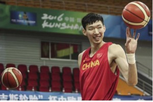 打法像切特？周琦：风格有一些相似，那时在NBA打得更靠外一些