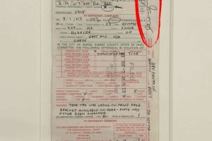 拍卖！詹姆斯18岁签名交通罚单，成交价超6万，最贵罚单诞生