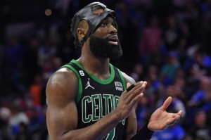 Kaiyun-先搞定格威再续约布朗 绿军真要给出5年超级顶薪？