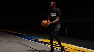 开云登录入口-离奇！KD因防疫规定首次替补 打到一半又被迫退场